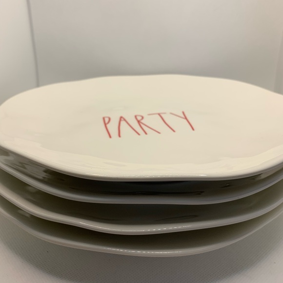 Rae Dunn Set of Four (4) White and Red 10” Party Plates - Picture 4 of 8